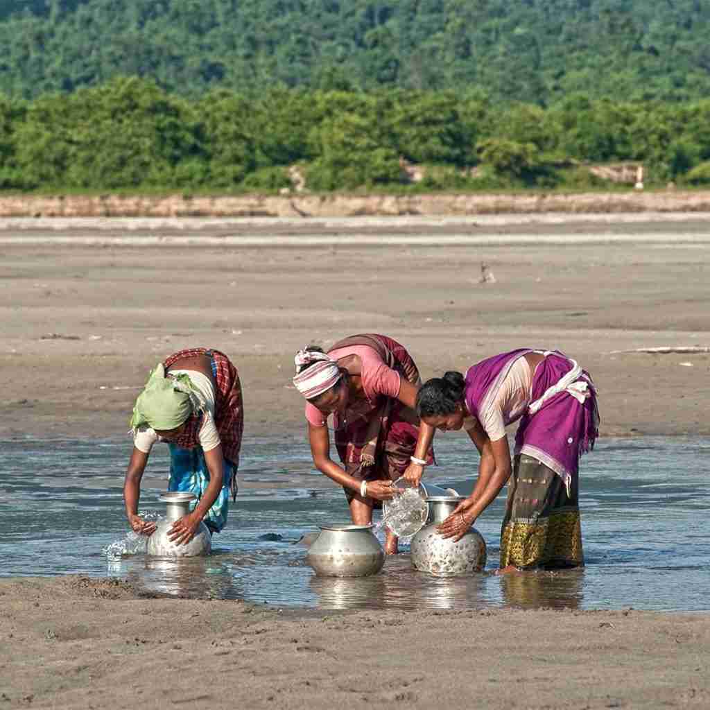 Women washing their vases at a dried up river