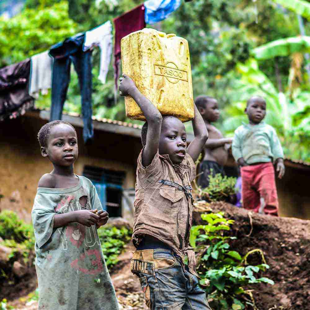 Children walking to acquire water in Africa