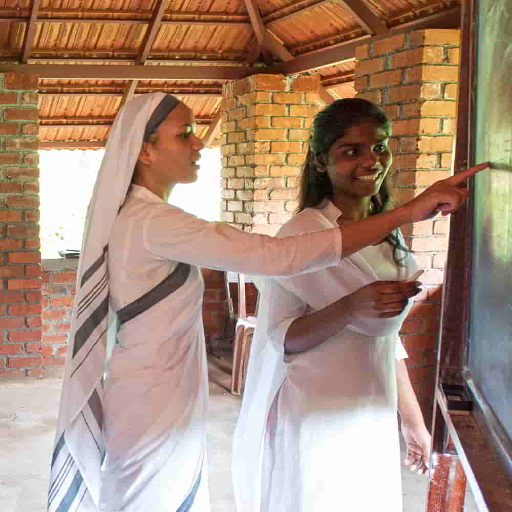 Women missionaries training to teach adult literacy class