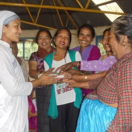 Kaavya and other women presented a gift to a Sister of Compassion